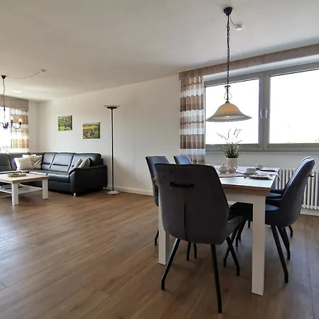 Hallenbad נויהרלינגרזיל